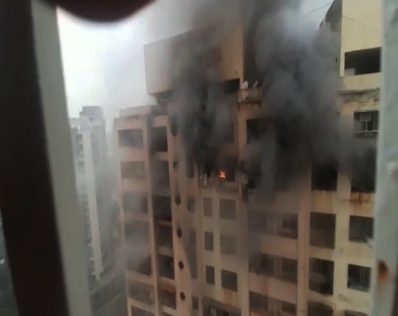2 killed, 13 injured in Mumbai high-rise blaze
