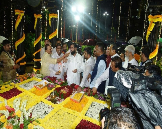 Maharashtra CM Eknath Shinde gets rousing welcome in fiefdom Thane
